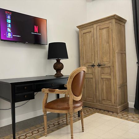 Dimora Borghese “Whitaker” Apartment Palermo Bagian luar foto