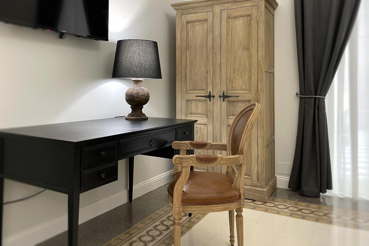 Dimora Borghese “Whitaker” Apartment Palermo Bagian luar foto