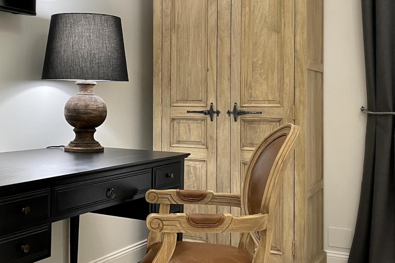 Dimora Borghese “Whitaker” Apartment Palermo Bagian luar foto